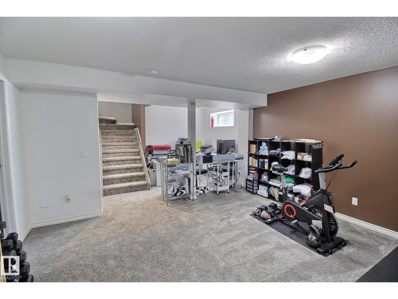 19 Huxley CV — photo 28