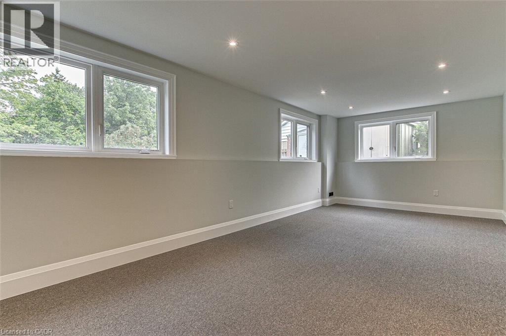 33 TYRELL Street - 26