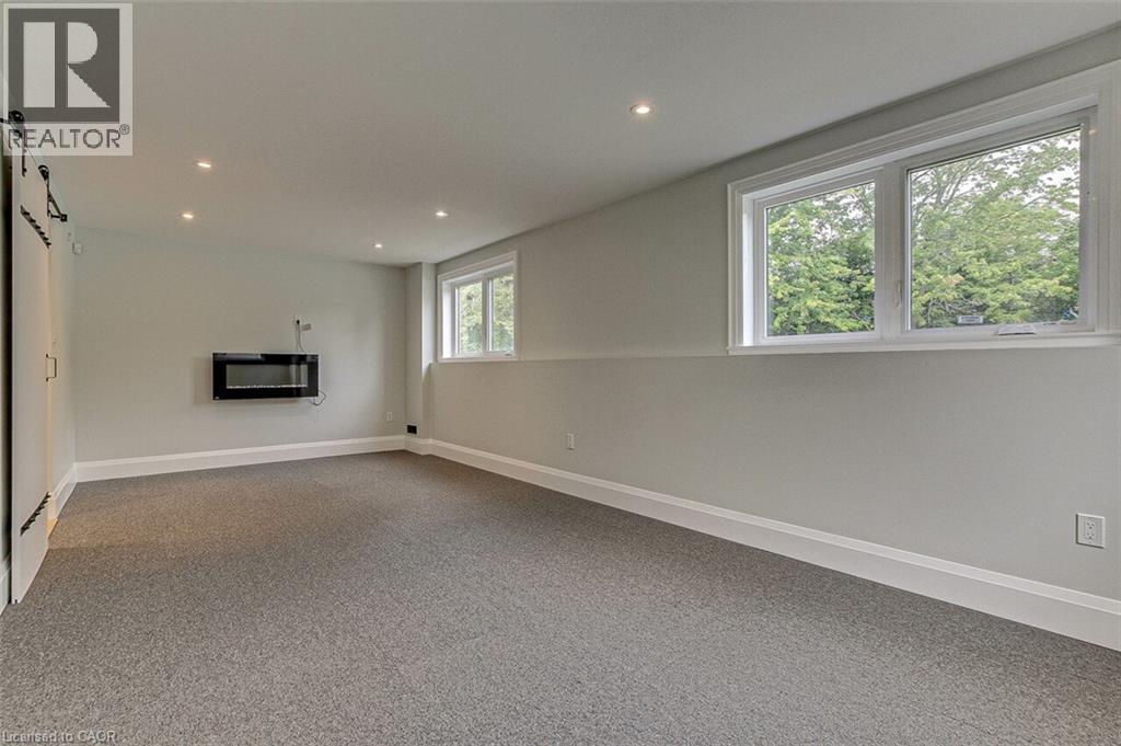 33 TYRELL Street - 27