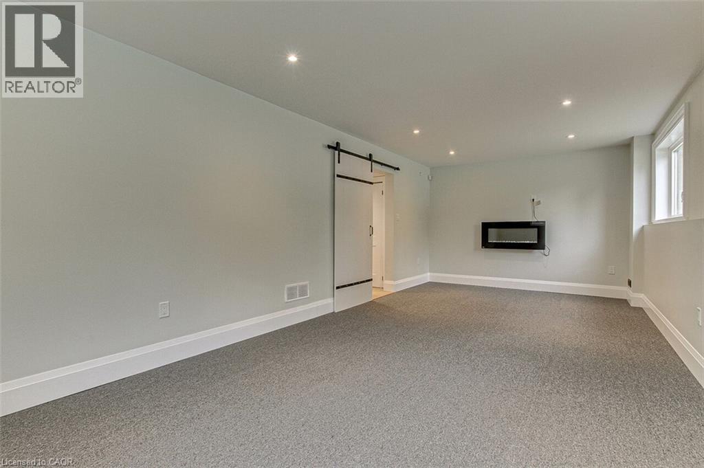 33 TYRELL Street - 28