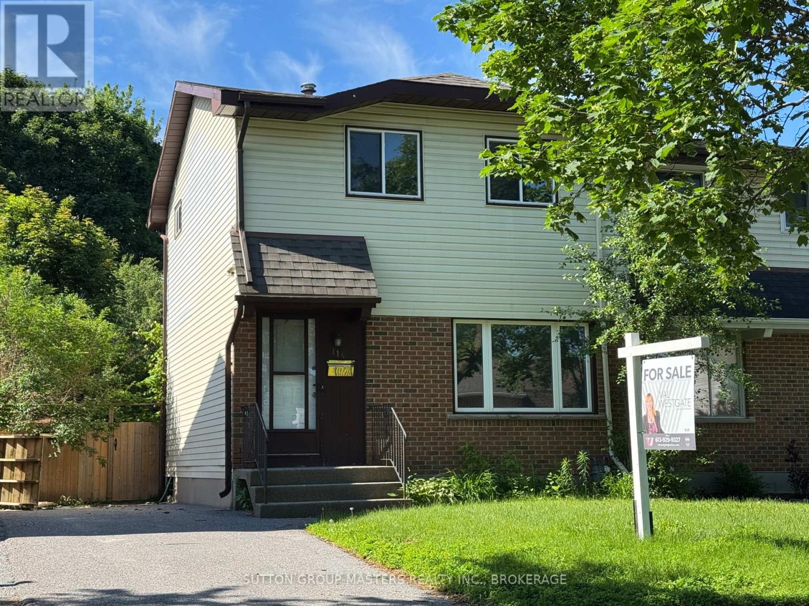114 WYCLIFFE CRESCENT - 1