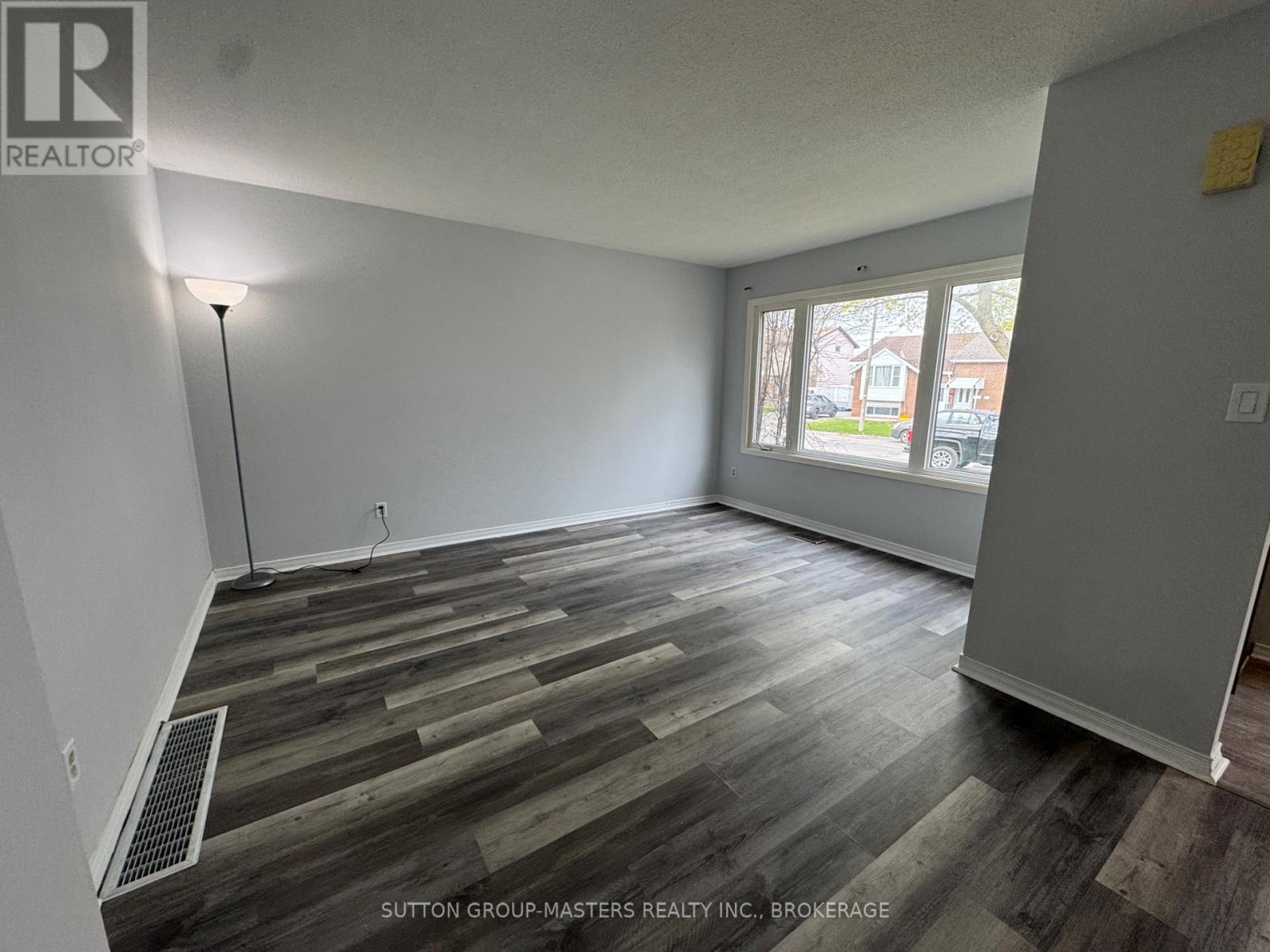 114 WYCLIFFE CRESCENT - 12
