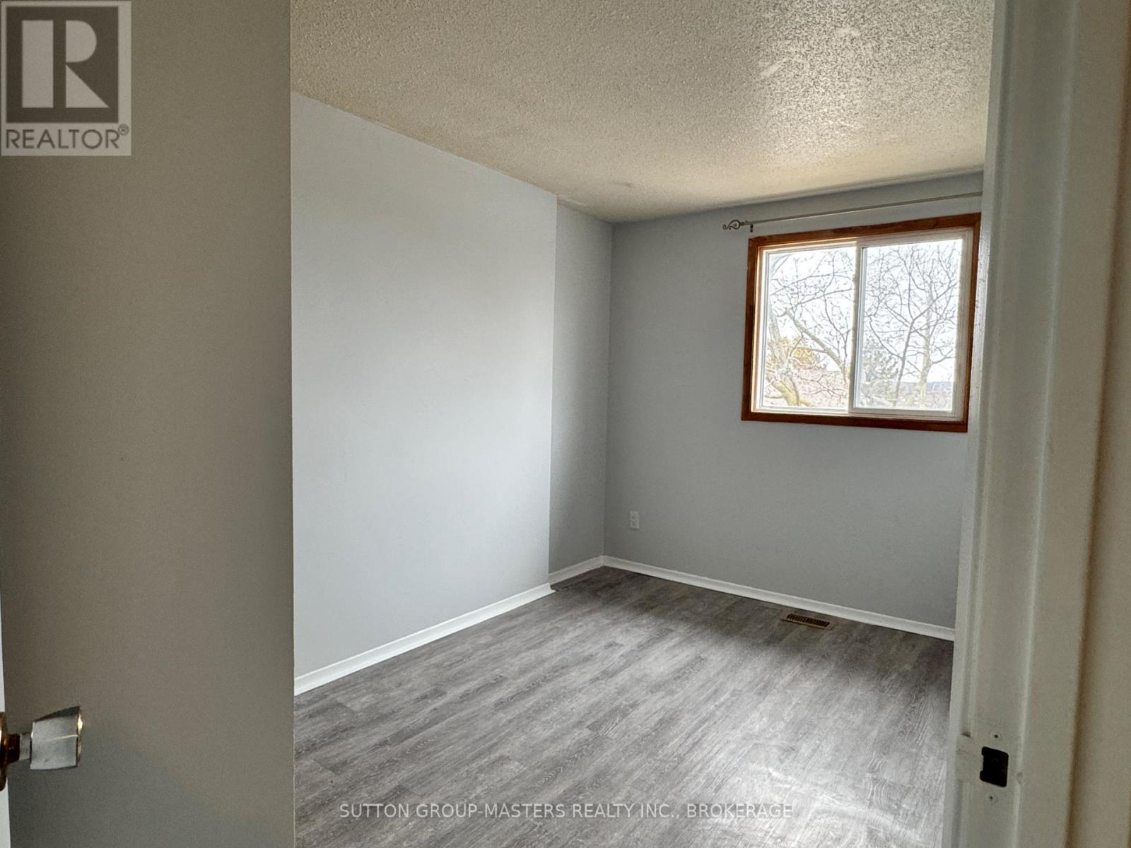 114 WYCLIFFE CRESCENT - 18