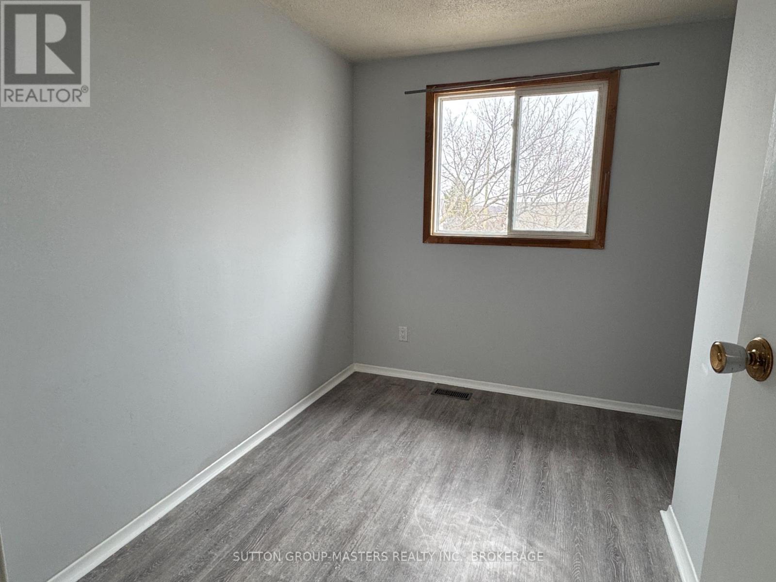 114 WYCLIFFE CRESCENT - 19