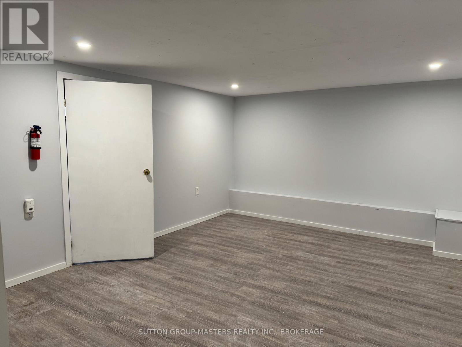 114 WYCLIFFE CRESCENT - 21