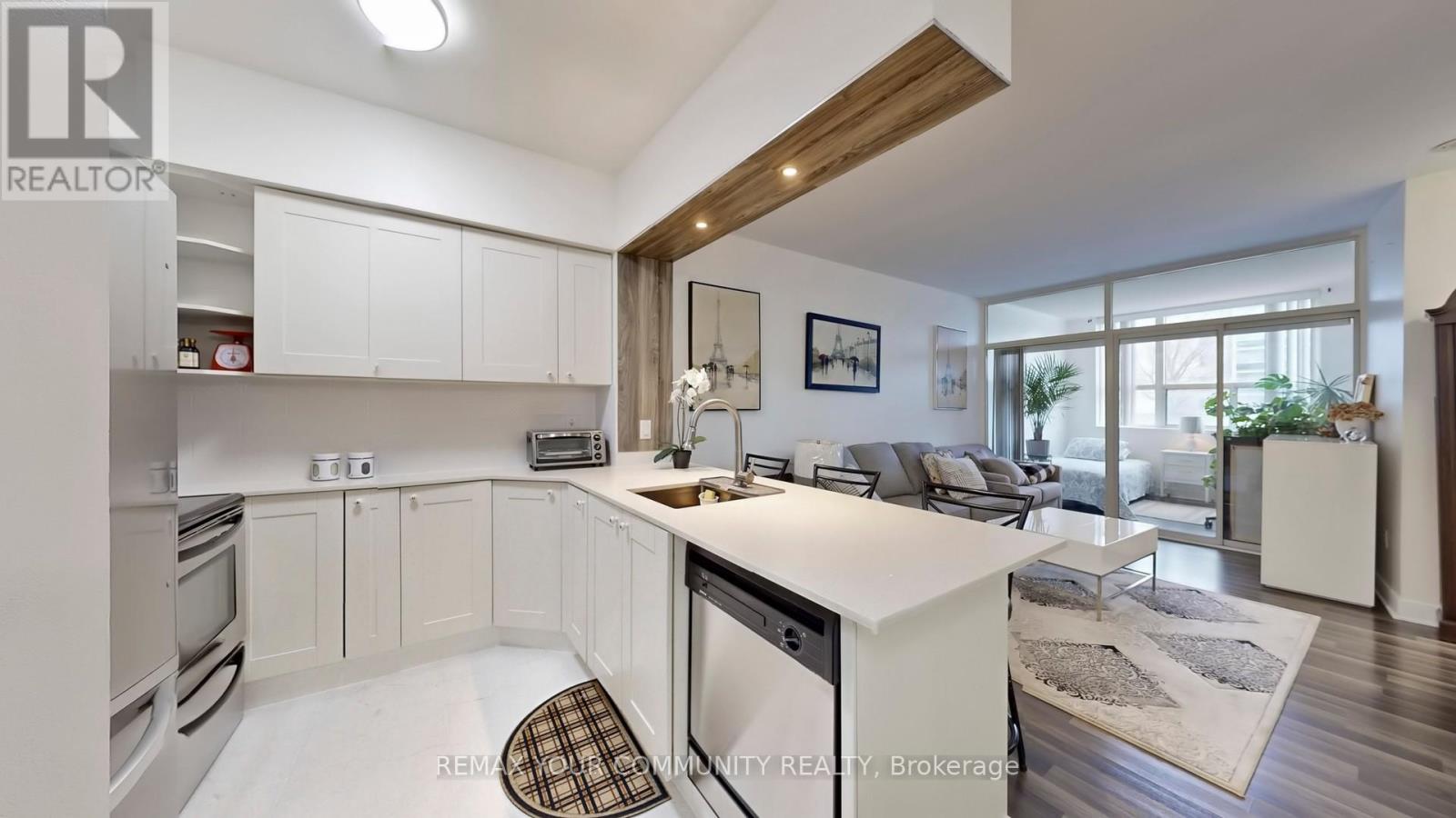 #111 7398 YONGE STREET - 6