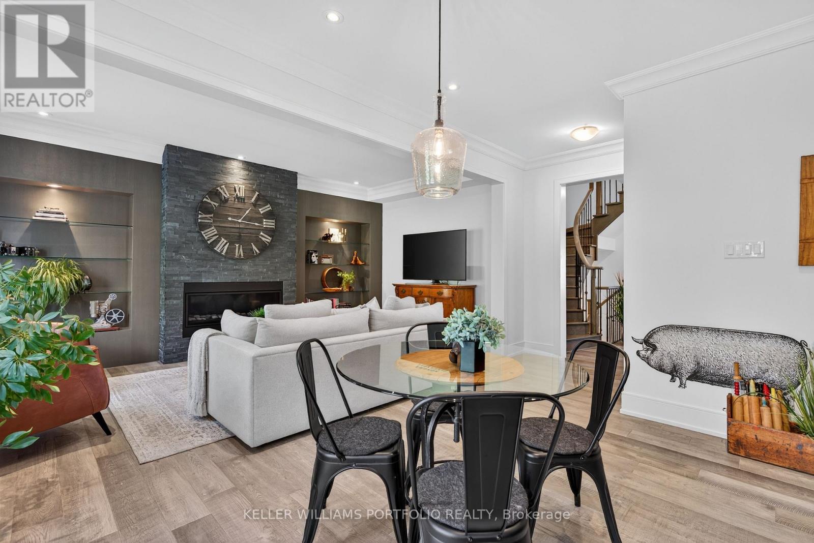 28 MANOR GLEN CRESCENT - 10