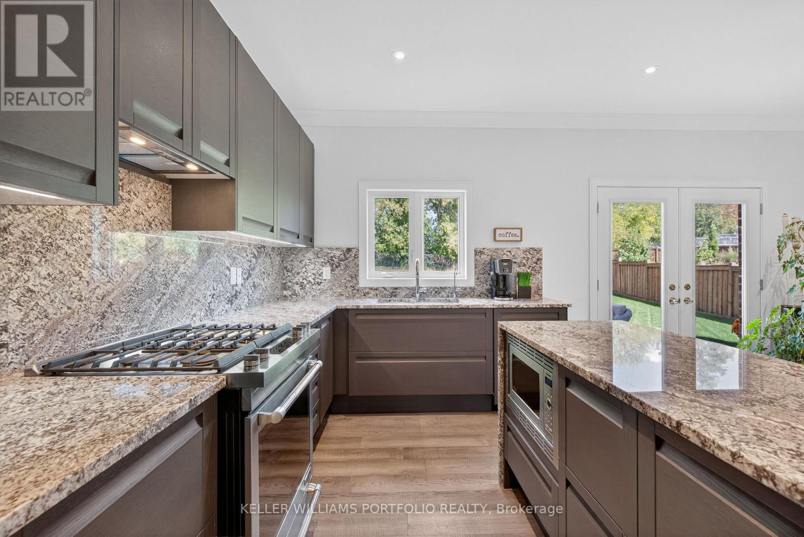 28 MANOR GLEN CRESCENT - 13