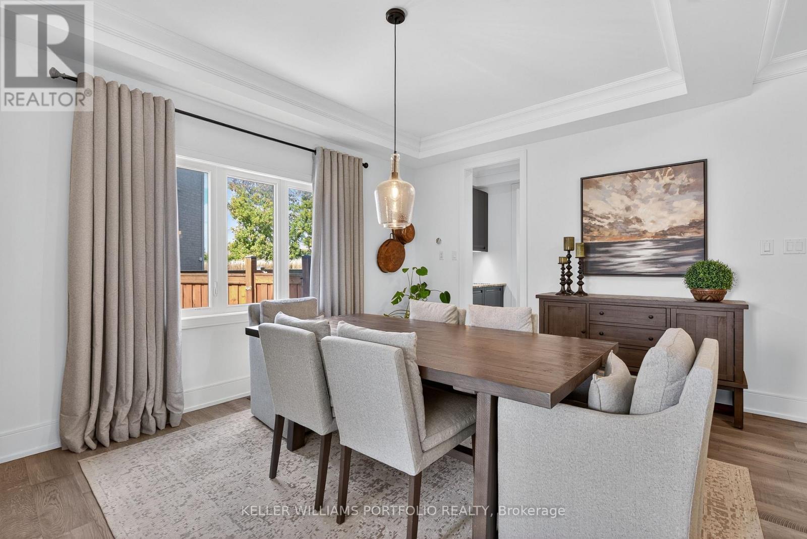 28 MANOR GLEN CRESCENT - 16