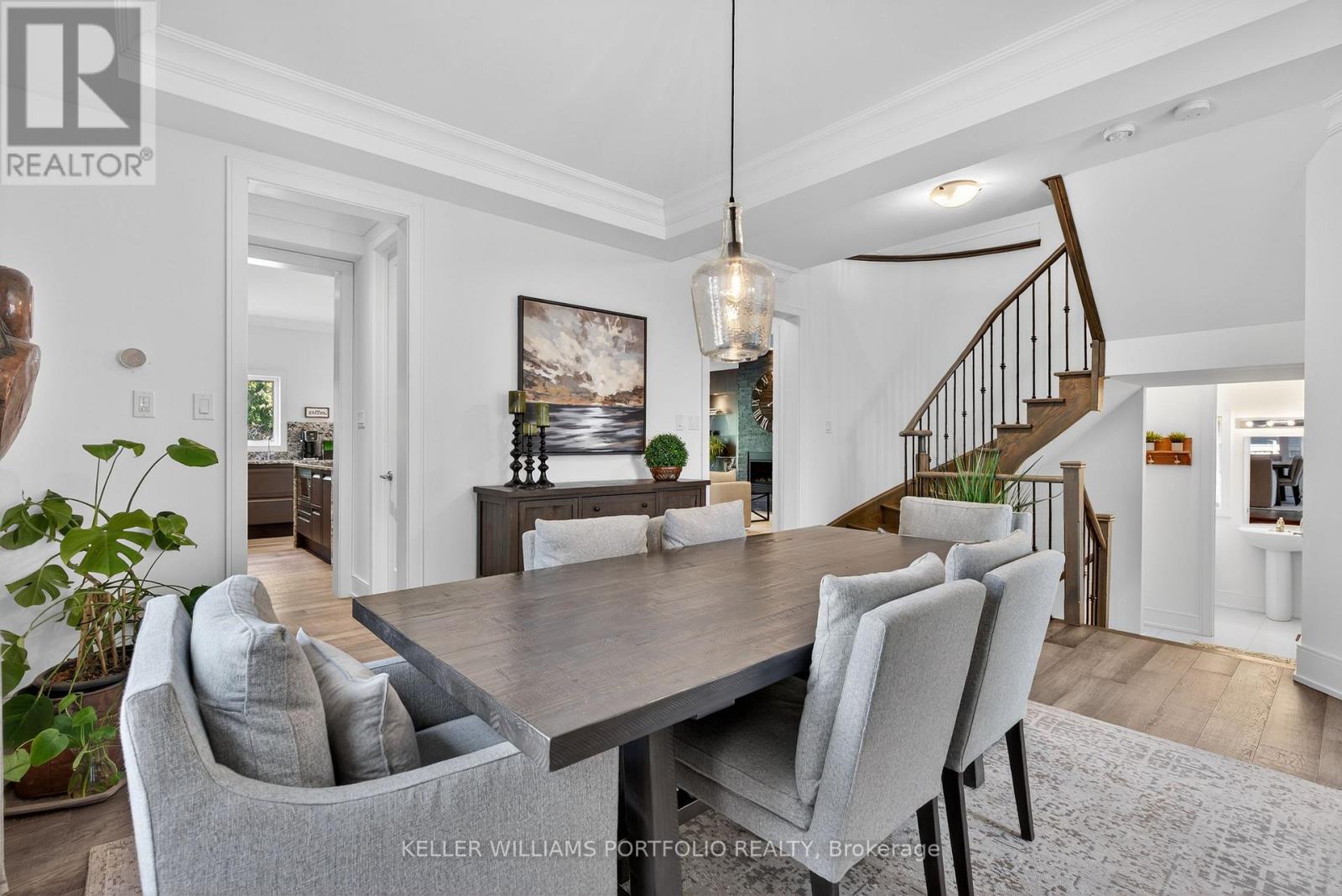 28 MANOR GLEN CRESCENT - 17