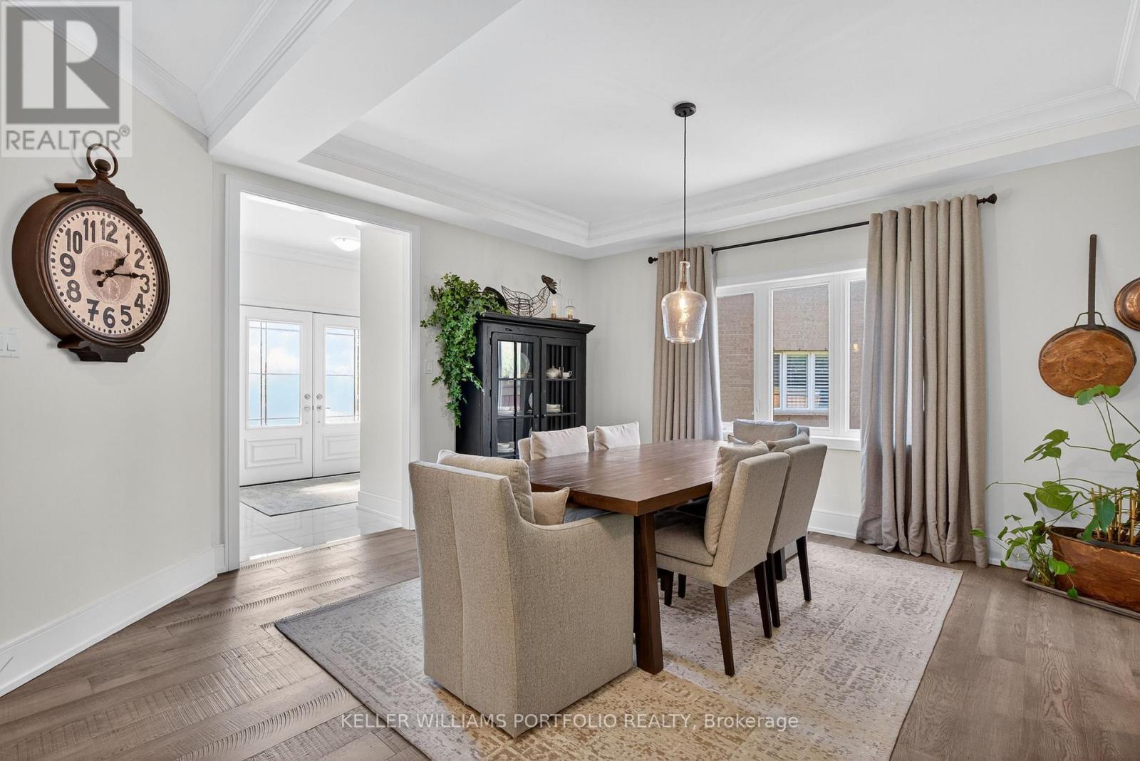 28 MANOR GLEN CRESCENT - 18