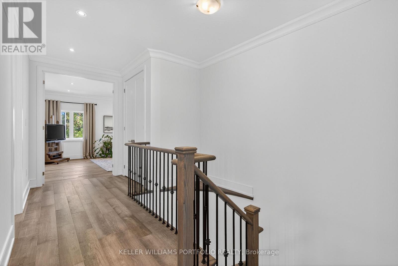 28 MANOR GLEN CRESCENT - 20