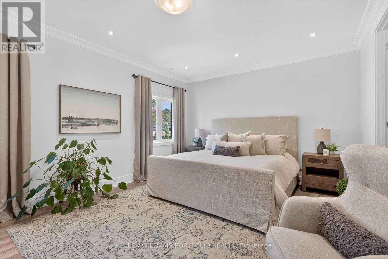 28 MANOR GLEN CRESCENT - 21