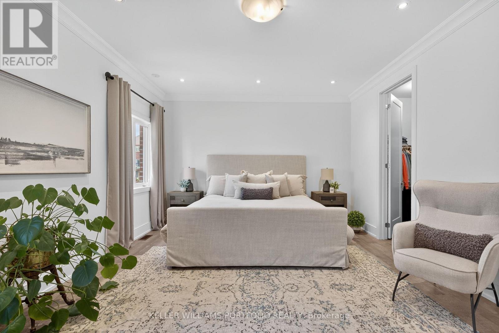 28 MANOR GLEN CRESCENT - 22