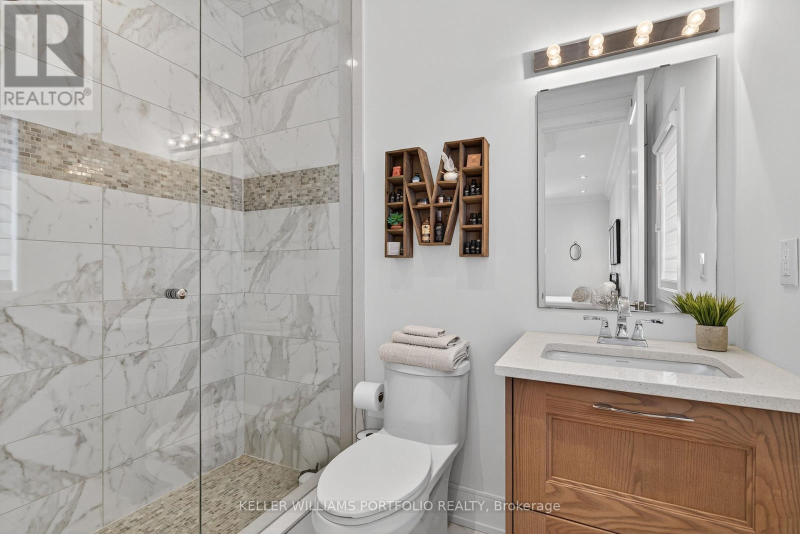28 MANOR GLEN CRESCENT - 26