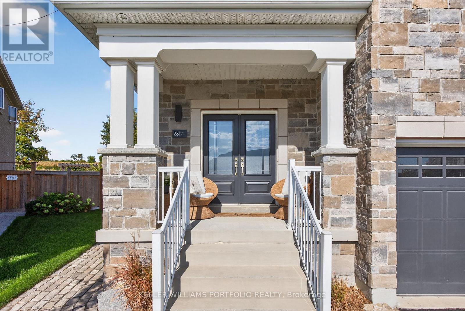 28 MANOR GLEN CRESCENT - 3