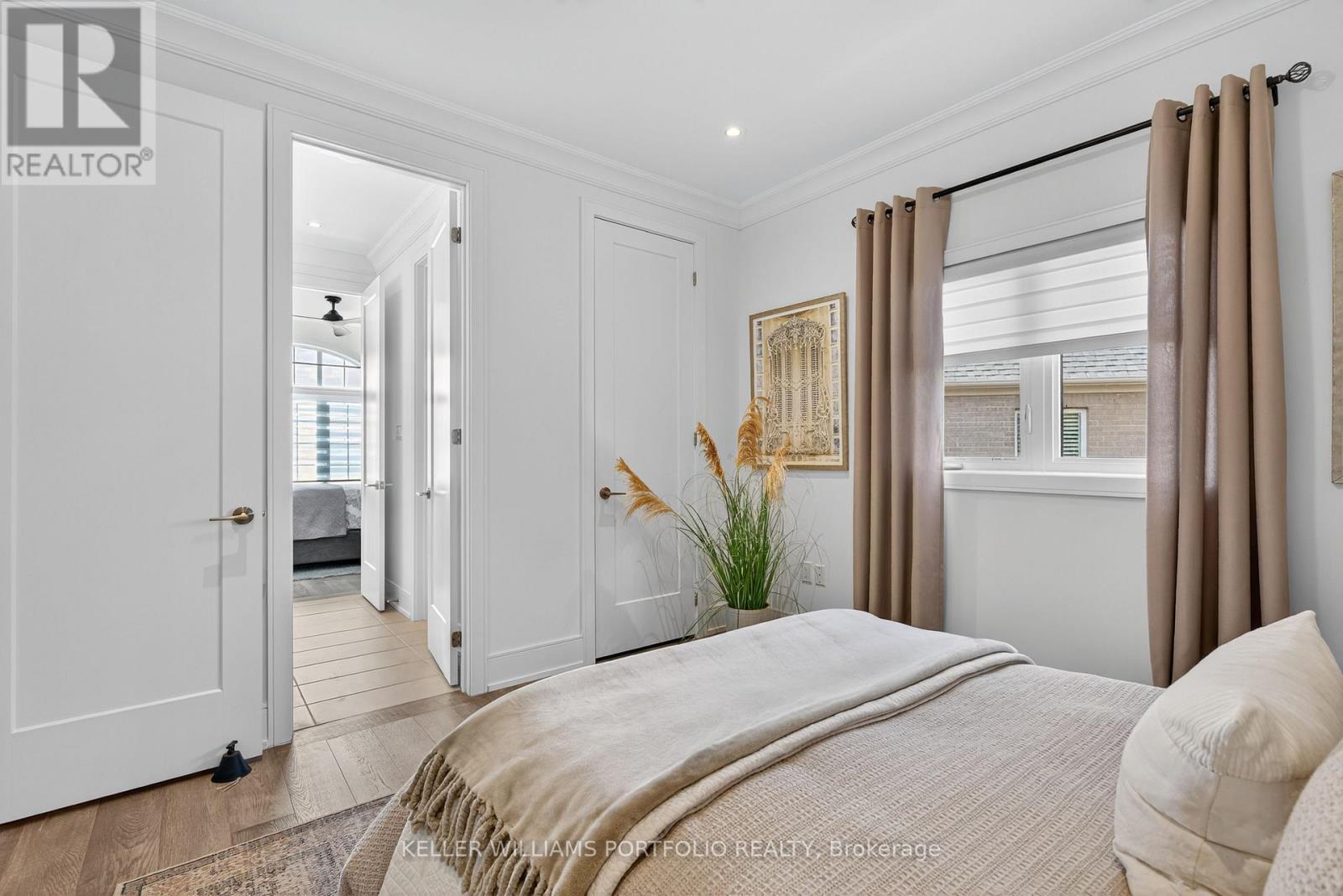 28 MANOR GLEN CRESCENT - 31