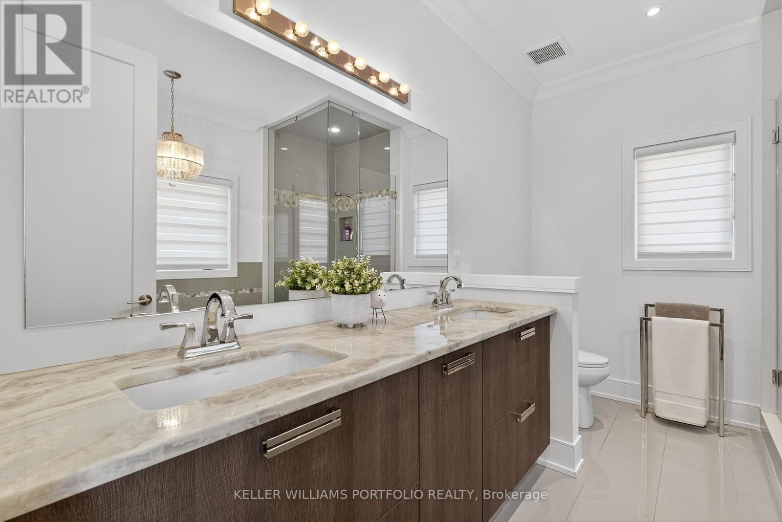 28 MANOR GLEN CRESCENT - 33