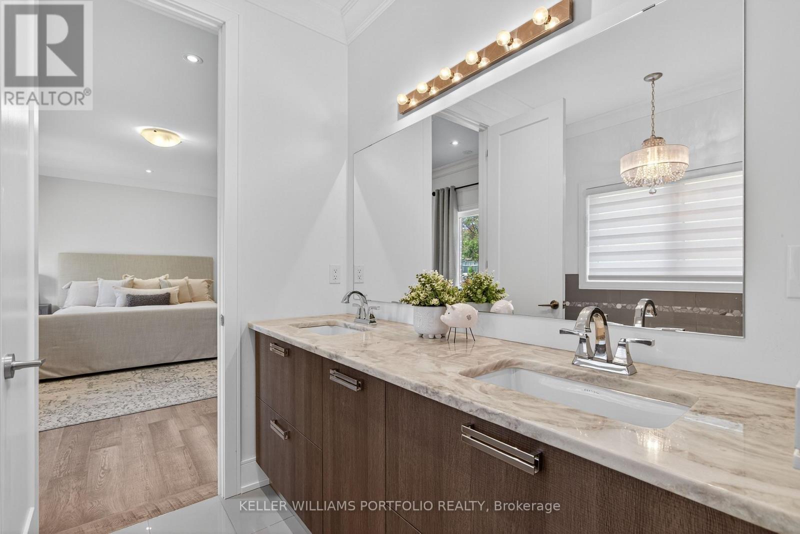 28 MANOR GLEN CRESCENT - 34