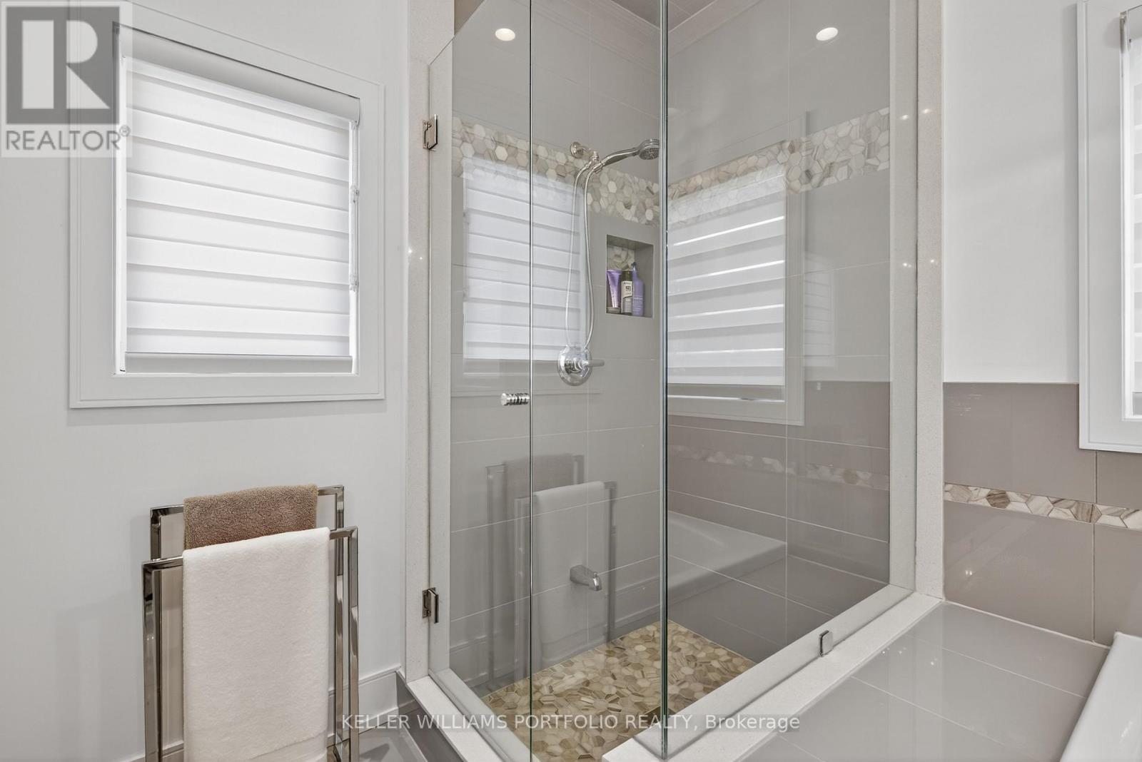 28 MANOR GLEN CRESCENT - 36