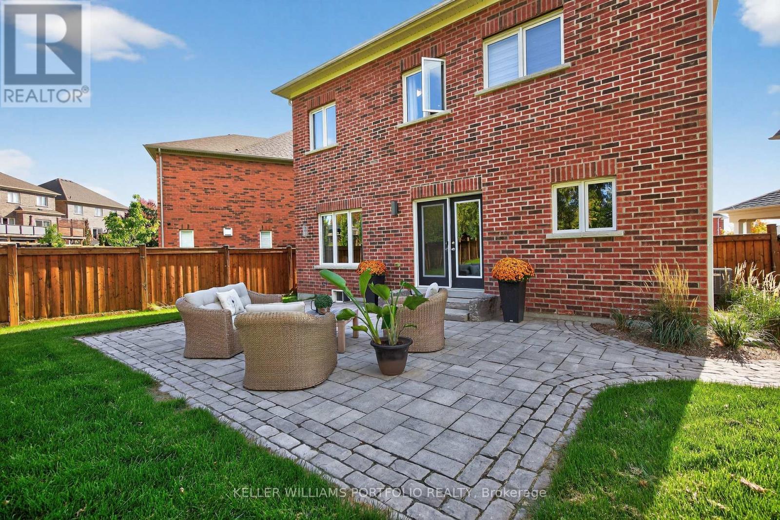 28 MANOR GLEN CRESCENT - 38