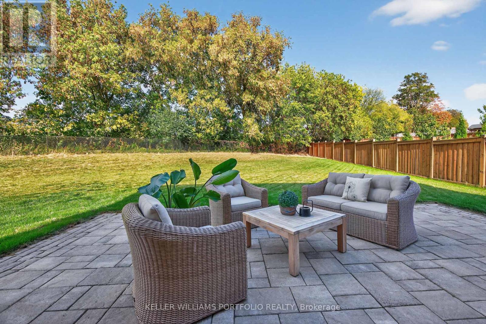 28 MANOR GLEN CRESCENT - 39