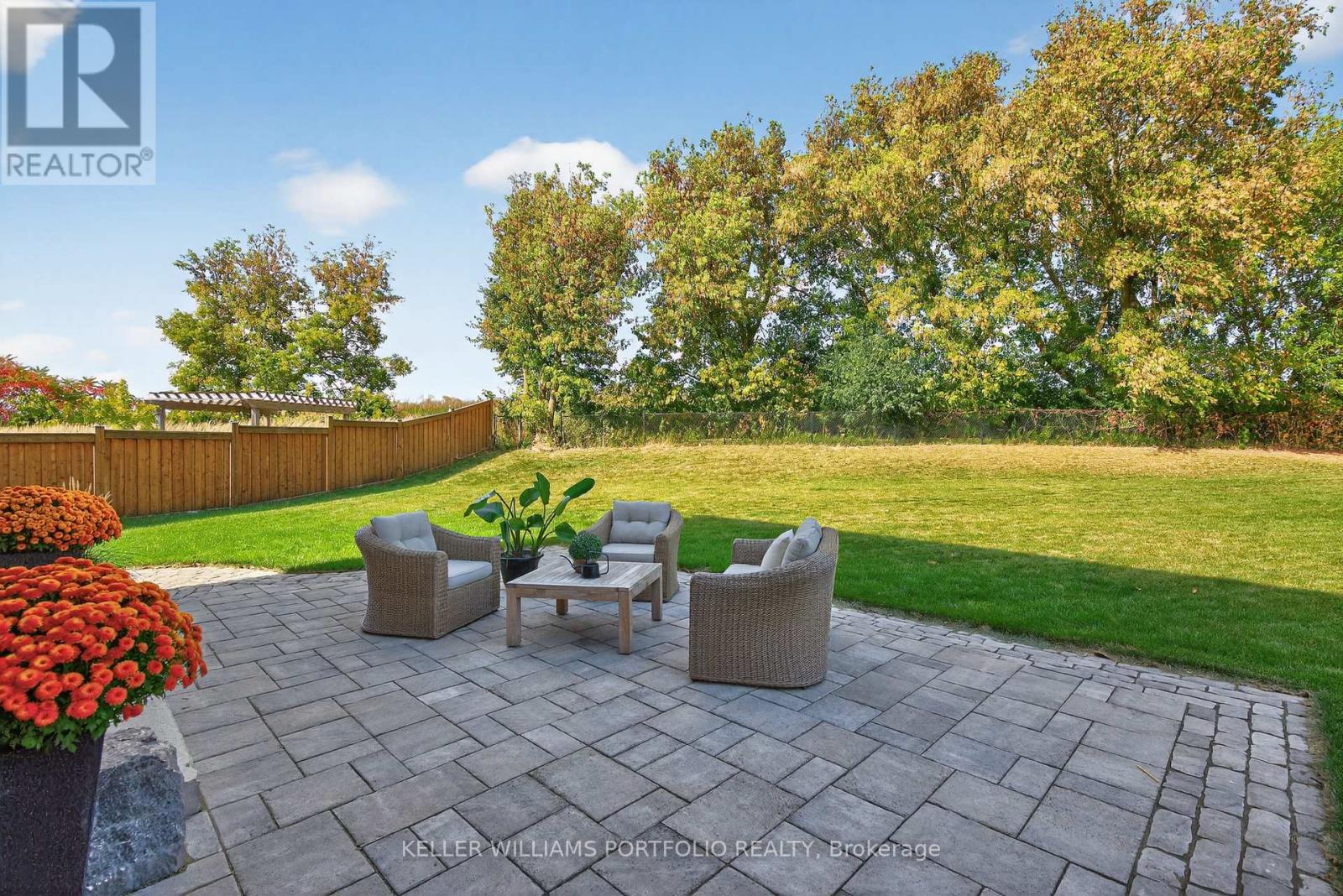 28 MANOR GLEN CRESCENT - 40