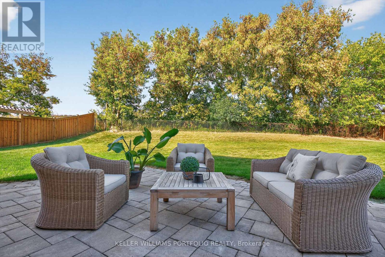 28 MANOR GLEN CRESCENT - 41
