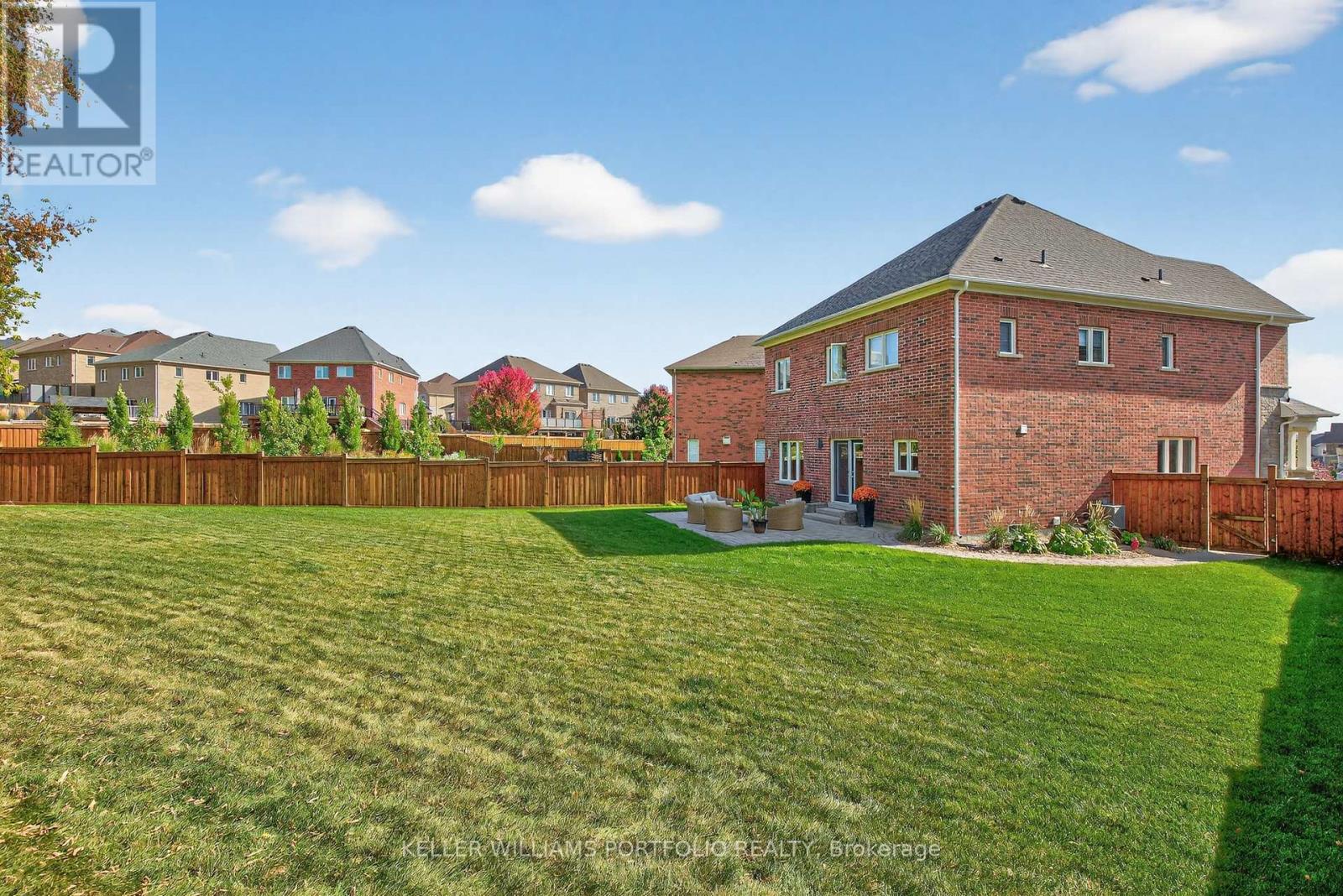 28 MANOR GLEN CRESCENT - 43