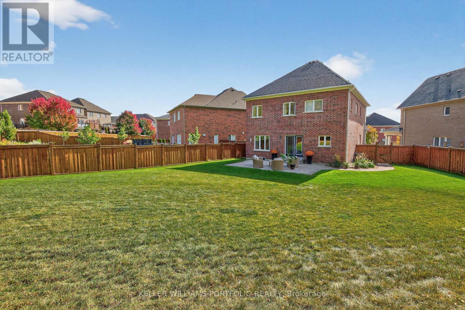 28 MANOR GLEN CRESCENT - 44