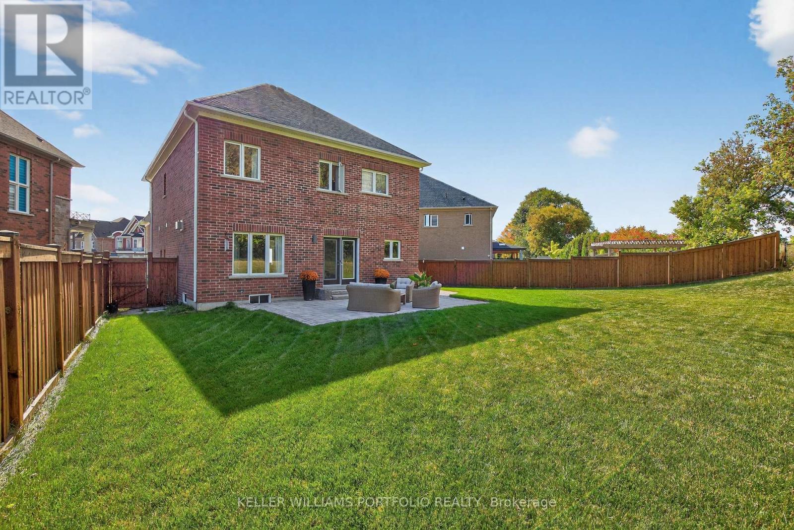 28 MANOR GLEN CRESCENT - 45