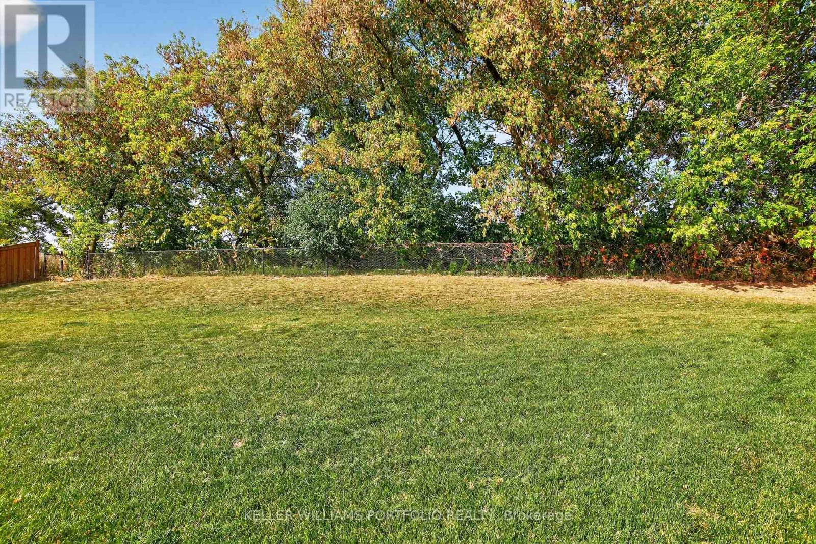 28 MANOR GLEN CRESCENT - 46