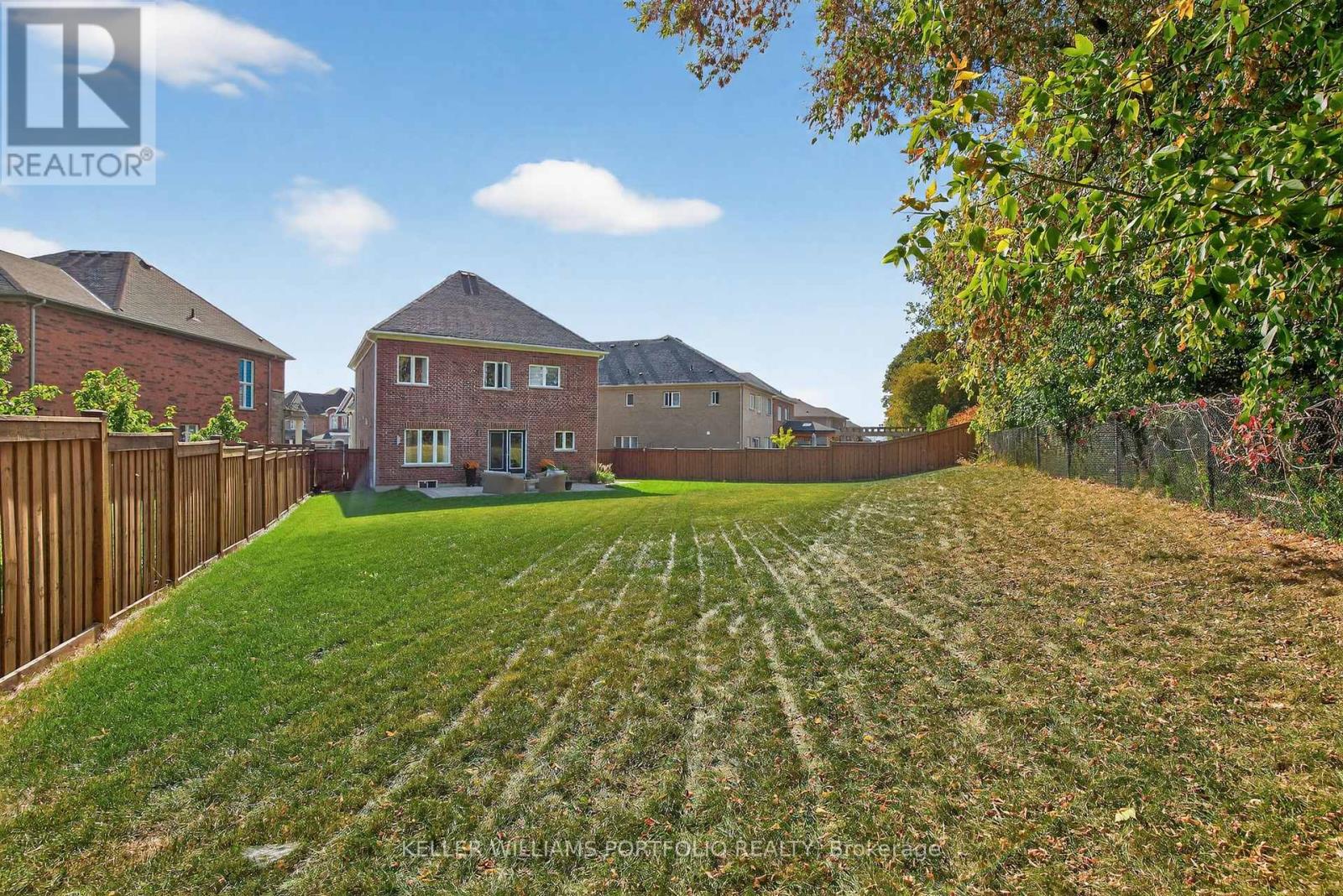 28 MANOR GLEN CRESCENT - 47
