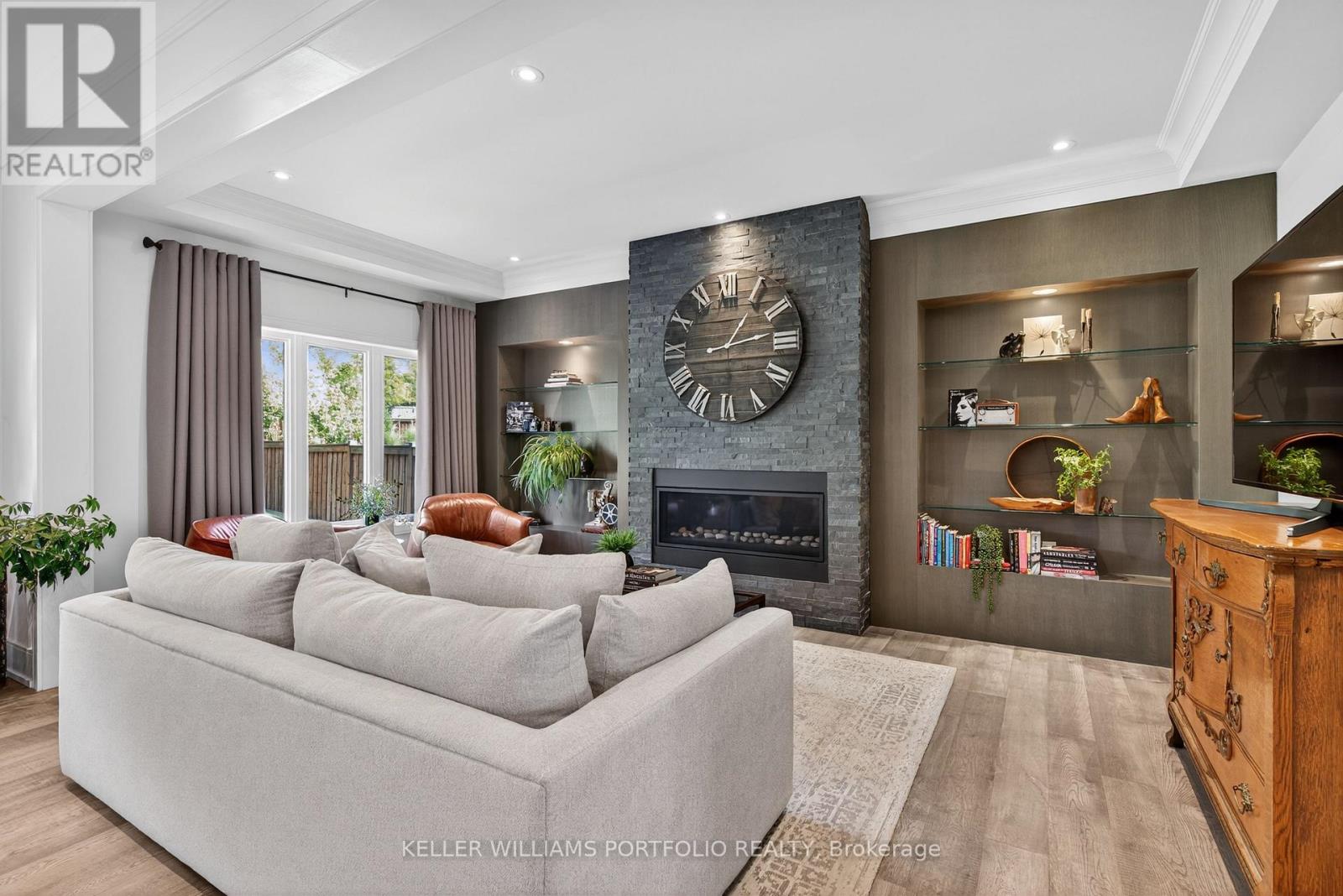 28 MANOR GLEN CRESCENT - 5