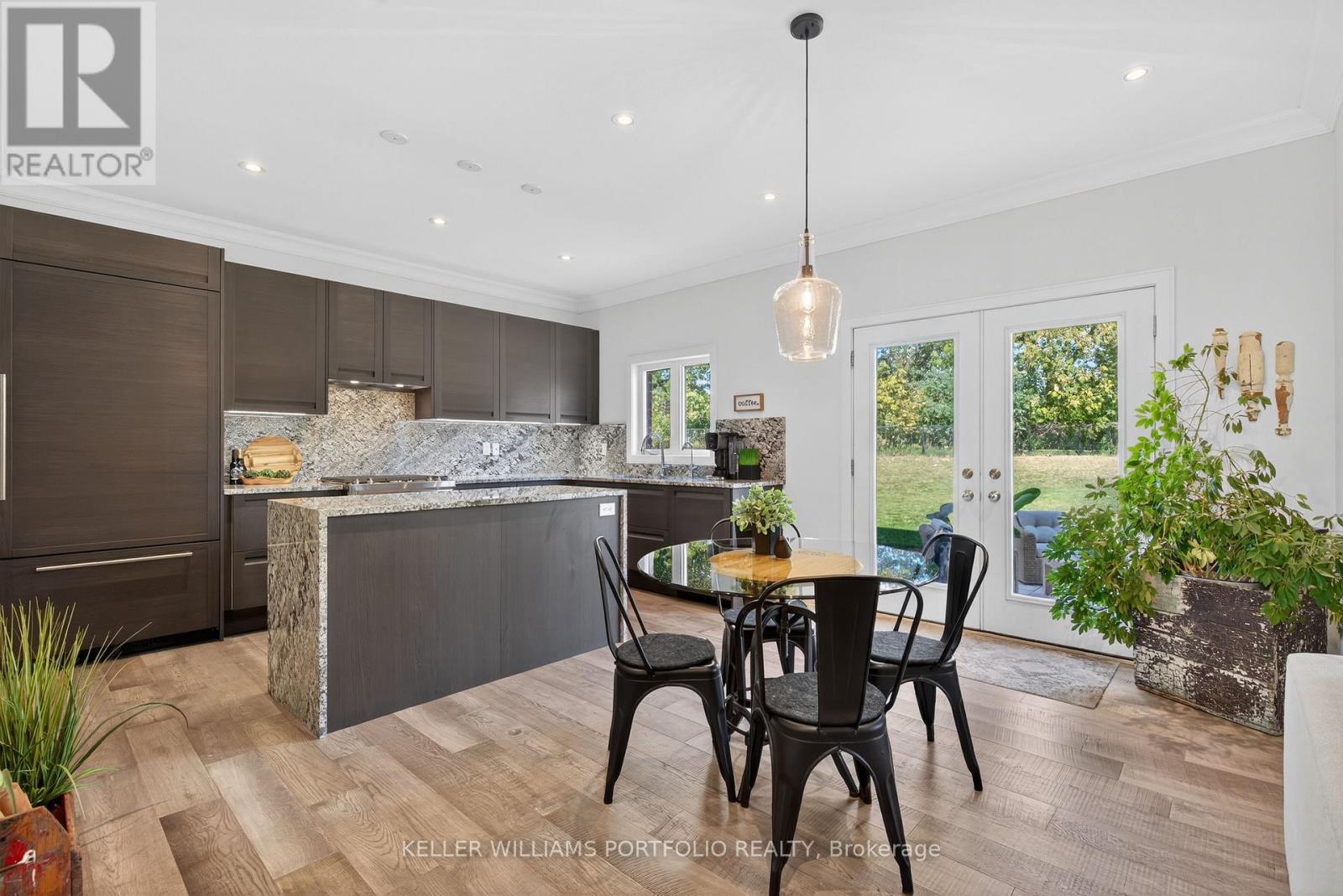 28 MANOR GLEN CRESCENT - 9