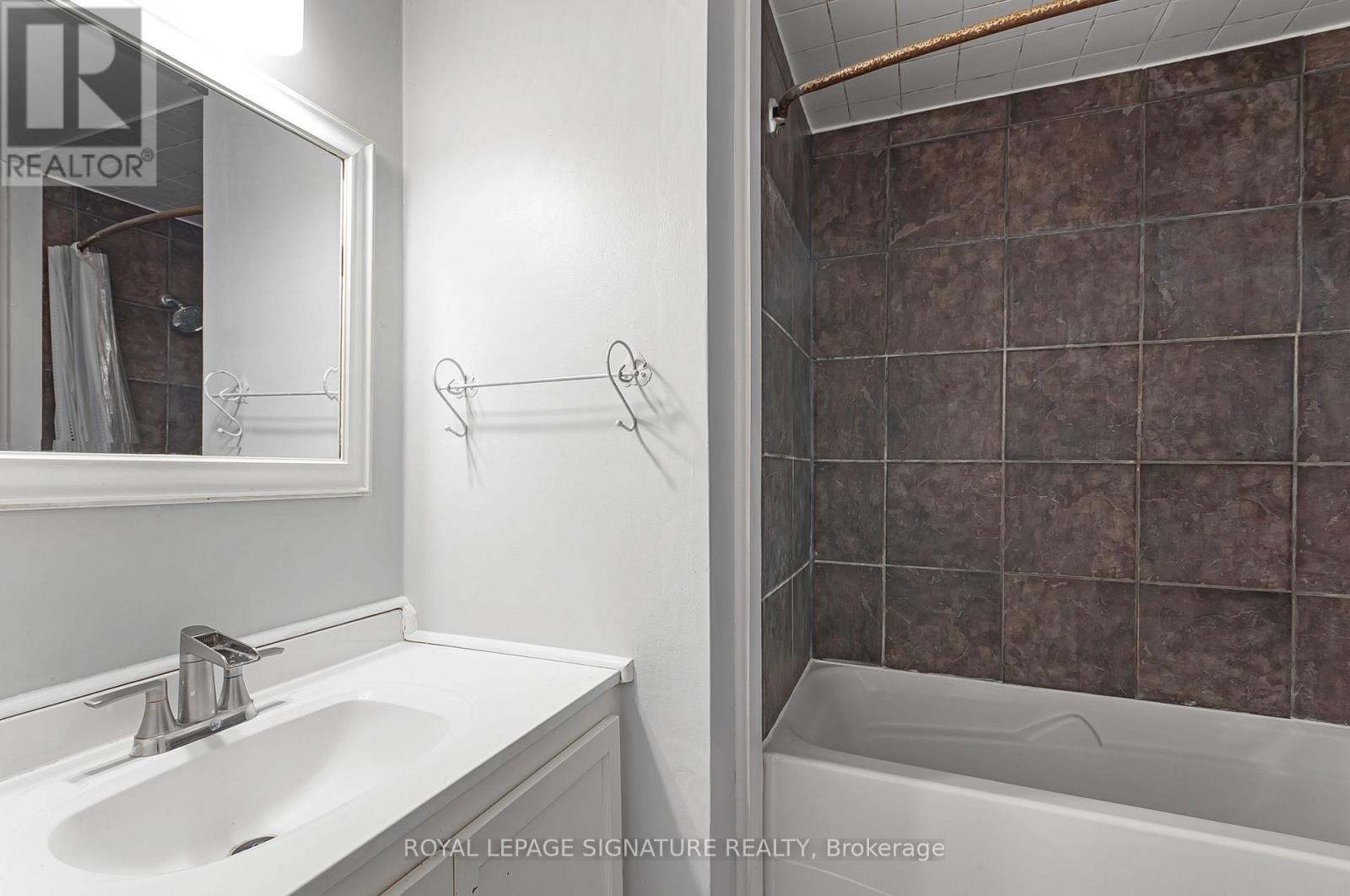 27 DAPHNE CRESCENT - 12