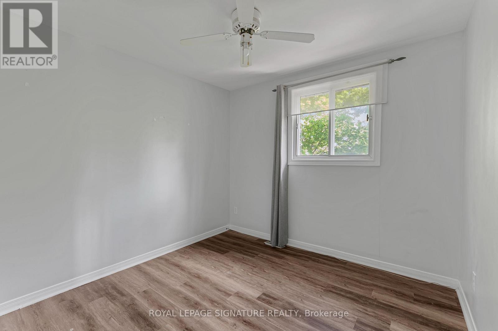 27 DAPHNE CRESCENT - 17