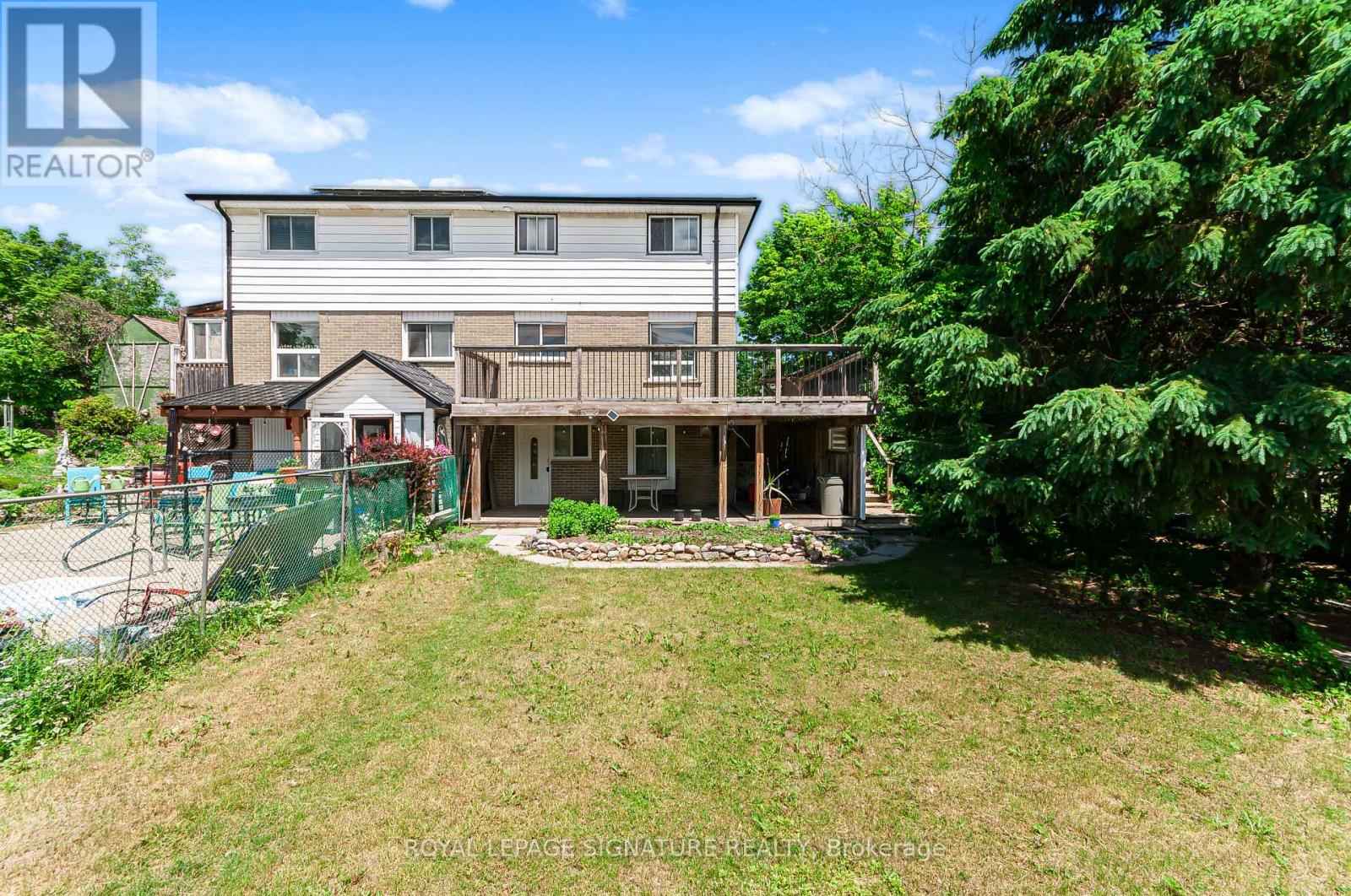 27 DAPHNE CRESCENT - 21