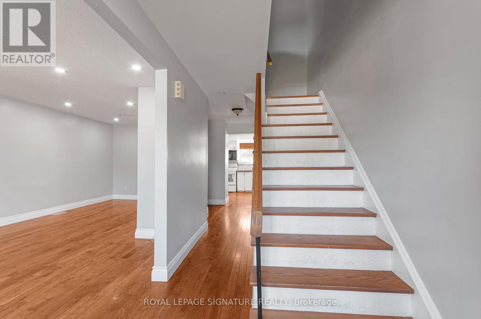27 DAPHNE CRESCENT - 3
