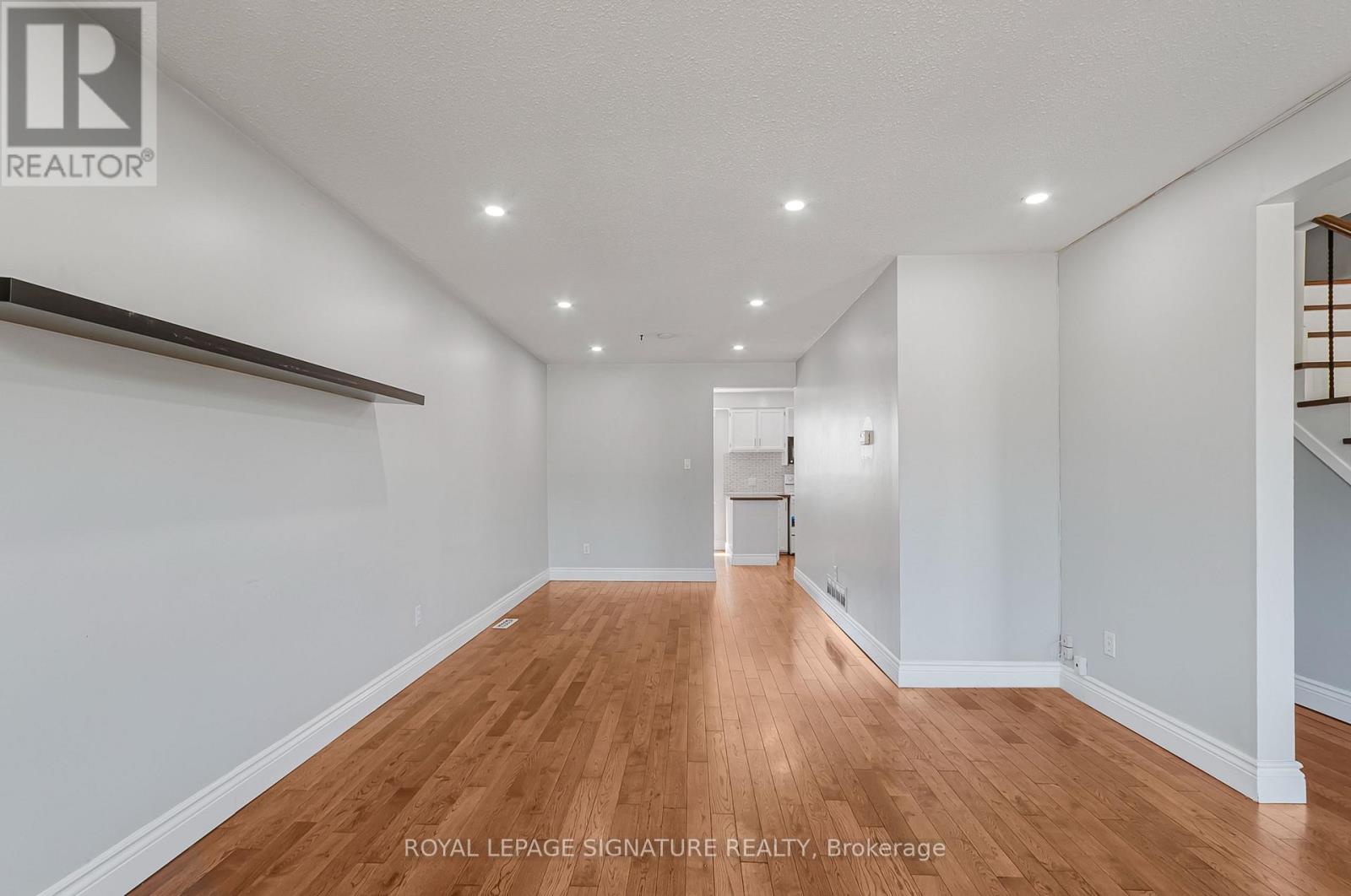 27 DAPHNE CRESCENT - 4