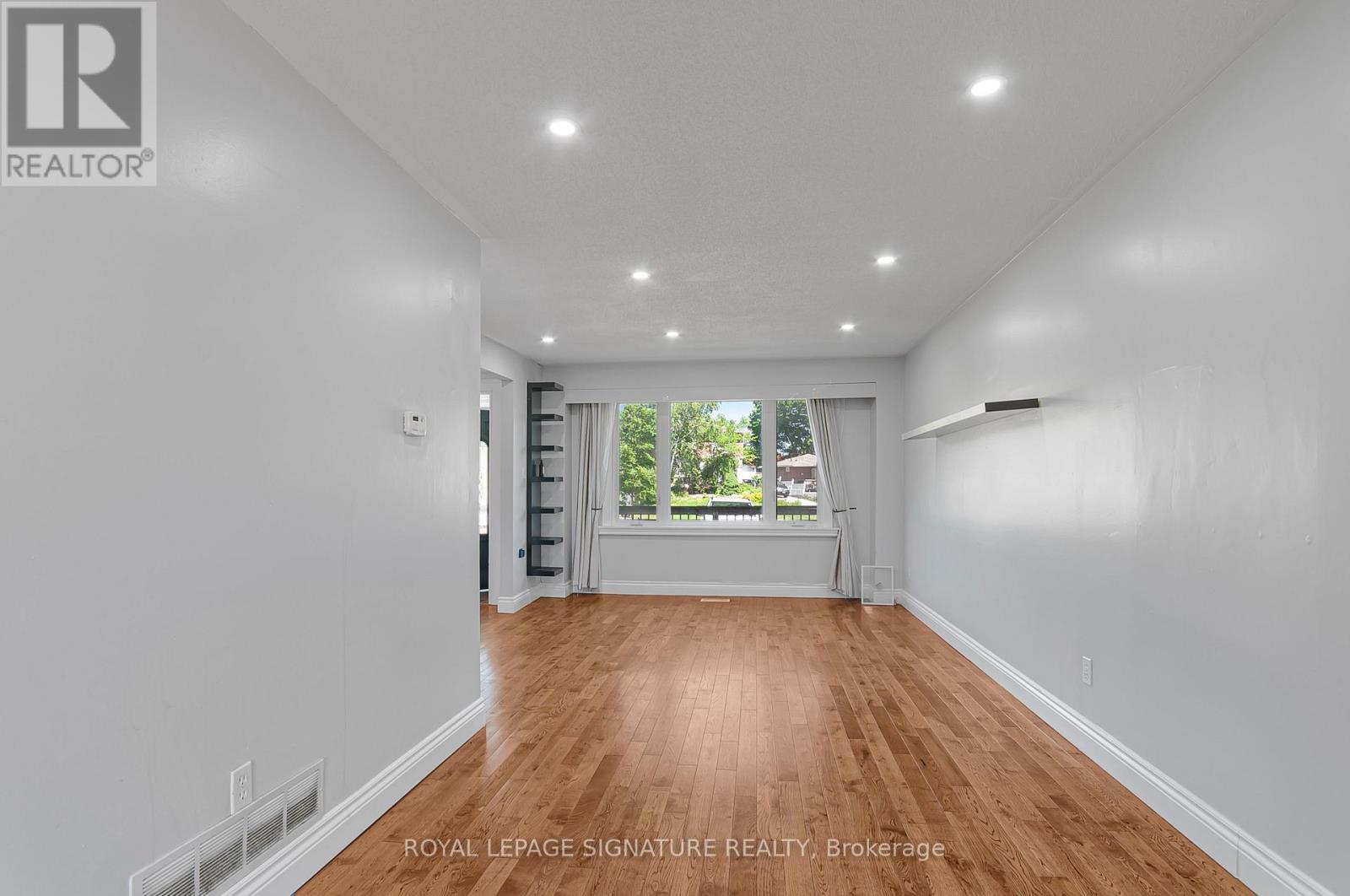 27 DAPHNE CRESCENT - 6