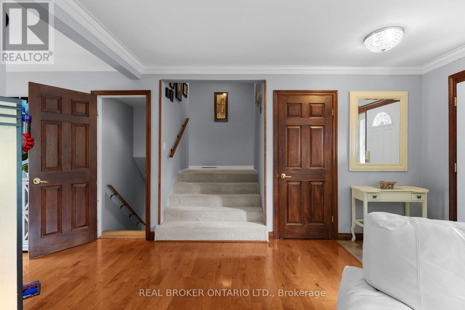 493 BAY STREET - 10