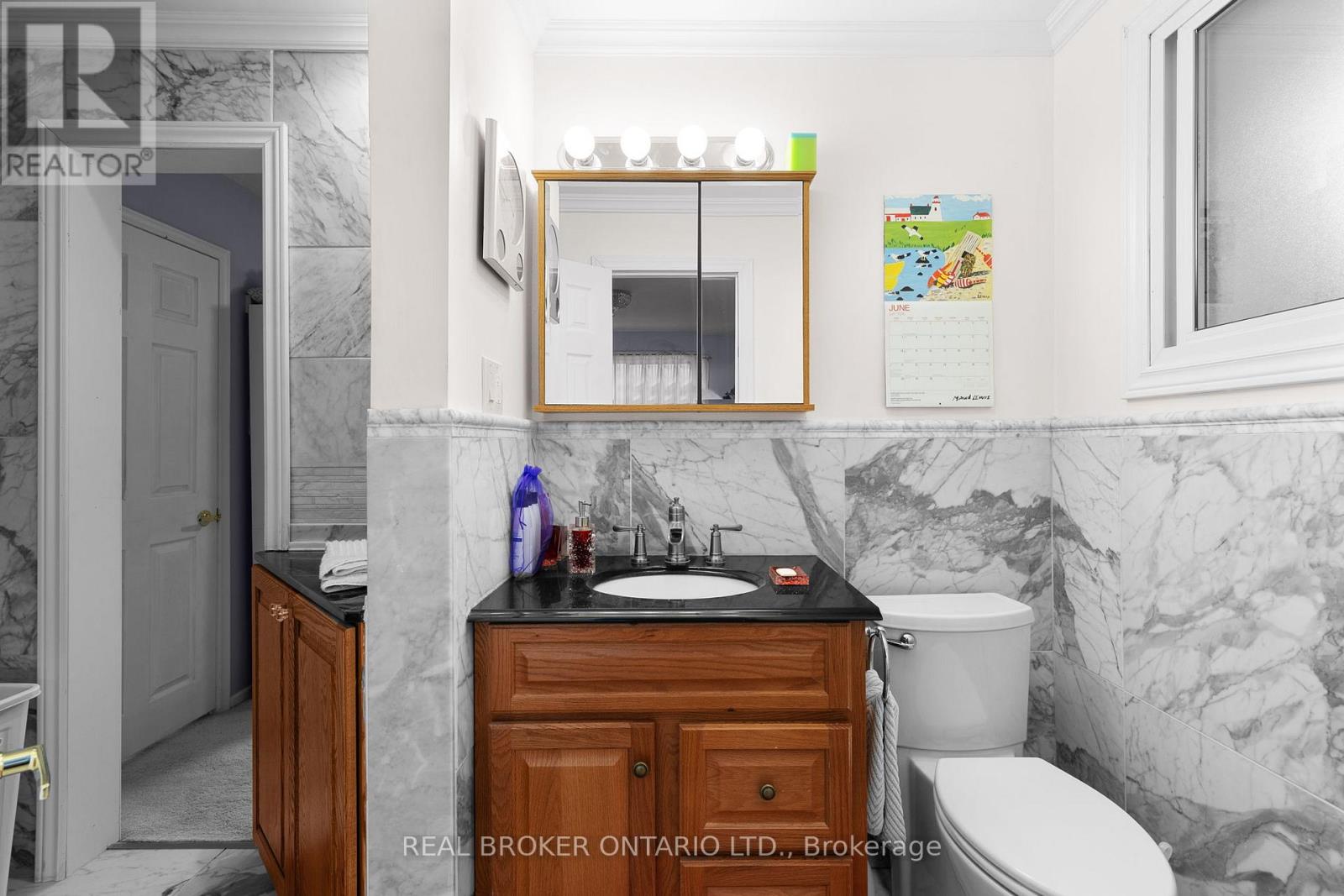 493 BAY STREET - 12