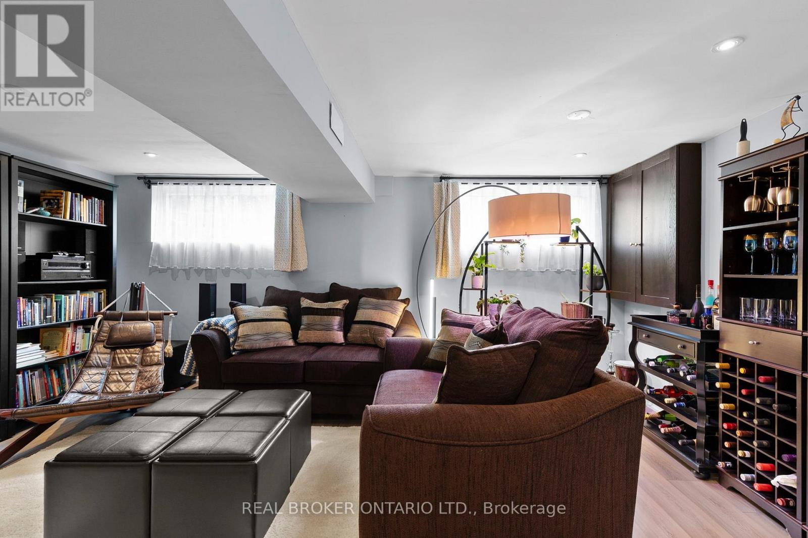 493 BAY STREET - 17
