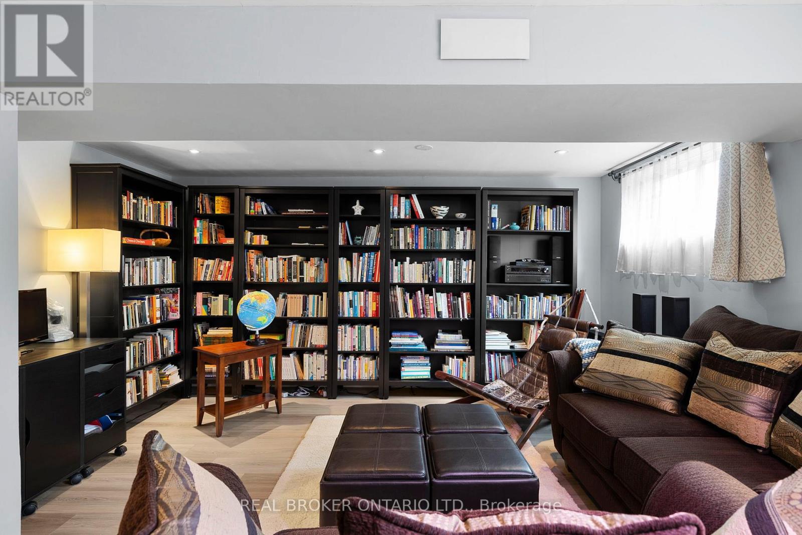 493 BAY STREET - 18