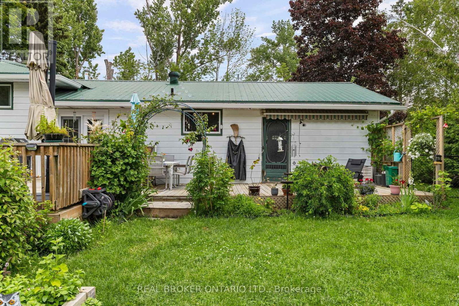 493 BAY STREET - 24