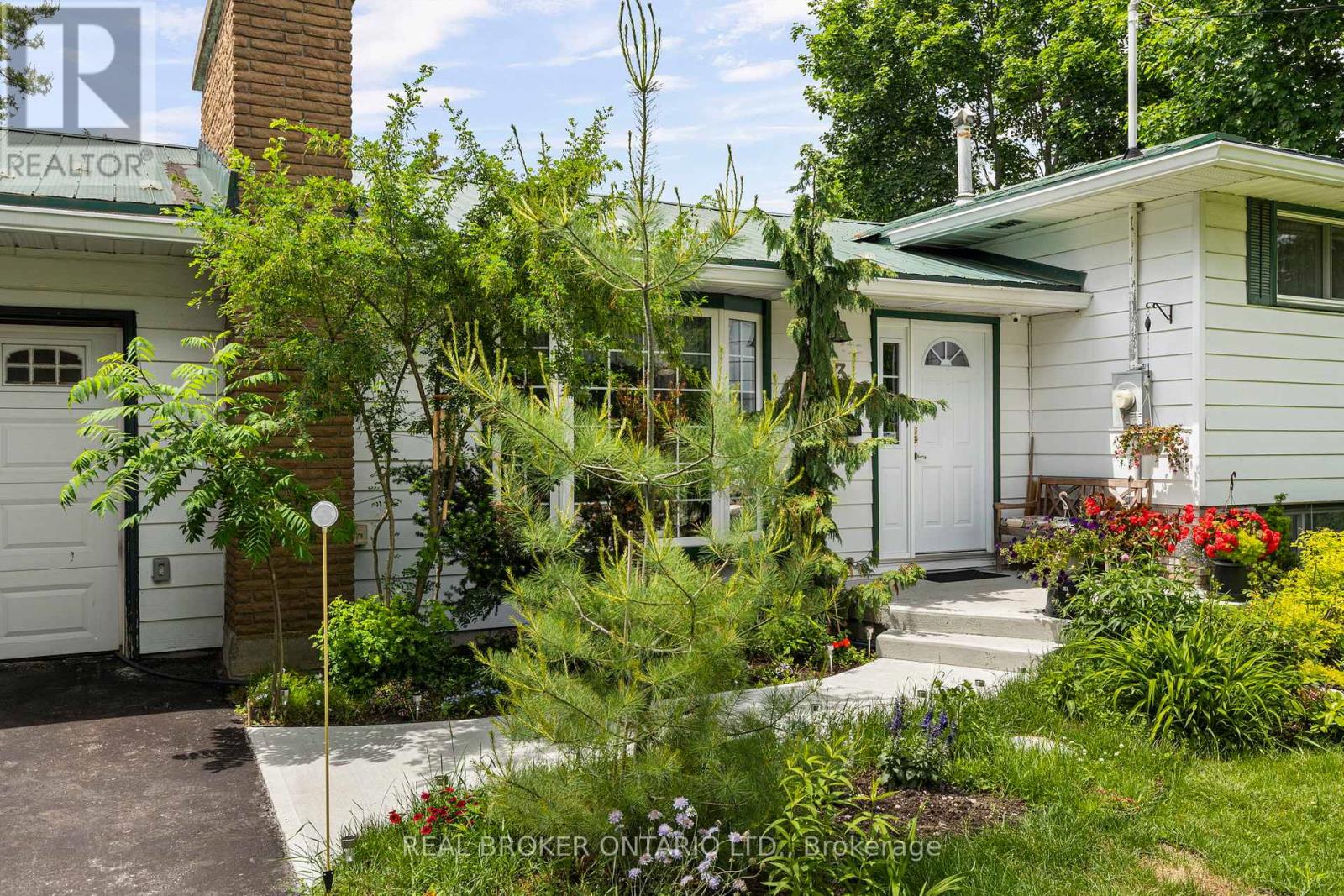 493 BAY STREET - 3