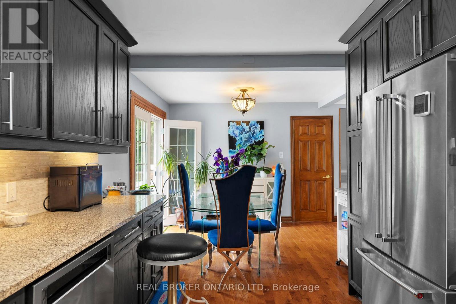 493 BAY STREET - 8