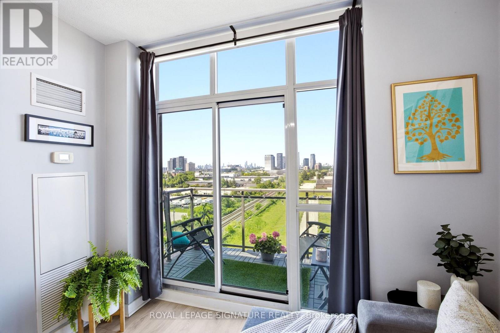 #923 120 DALLIMORE CIRCLE - 10