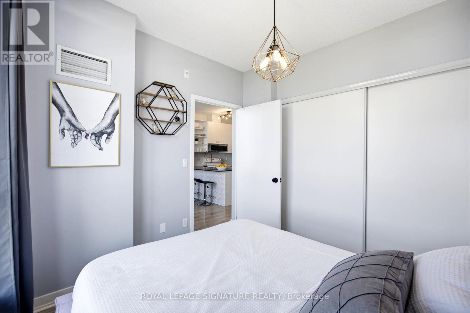 #923 120 DALLIMORE CIRCLE - 18